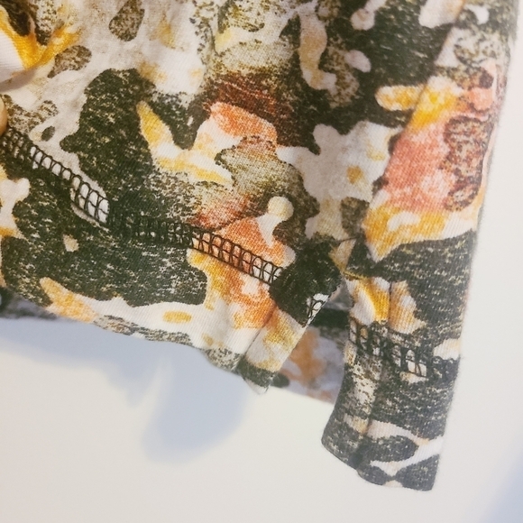 Robert Graham Men's Puzzle Print Camo Short Sleeve V-Neck T-Shirt (Size 3XL) - Picture 8 of 13